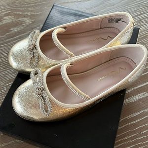 Nina Like new girls gold dress shoes